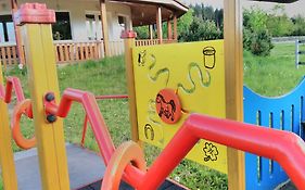 Farma Slunečný Dvůr apartmány a family stany střecha pod střechou